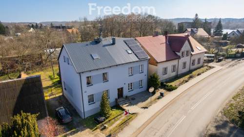 Dom z dwoma niezależnymi mieszkaniami