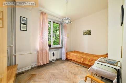 3 pokoje w kamienicy przy Al. Armii Ludowej