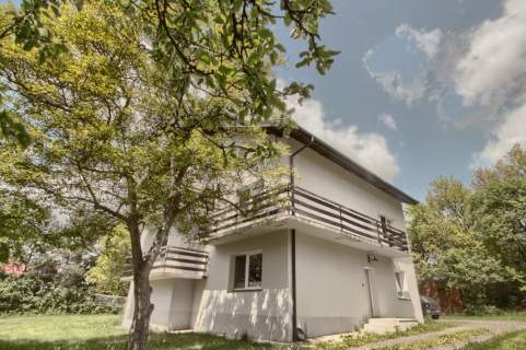 Duży dom z sauną i siłownią w atrakcyjnej okolicy