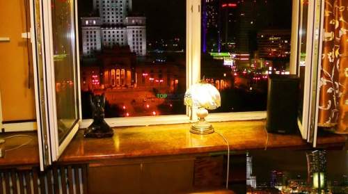 Ciche studio z widokiem na ścisłe centrum