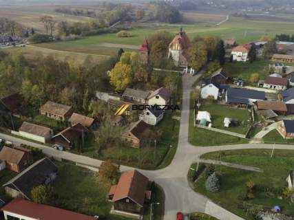 Urokliwy drewniany dom w Starym Korczynie.