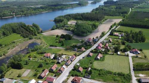 Działka zabudowana nad jeziorem Wydmińskim