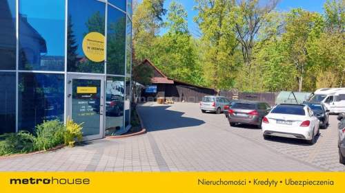 Biuro z dużą powierzchnią magazynową
