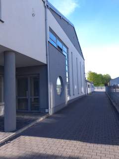 Parter 300m2 z dużym parkingiem