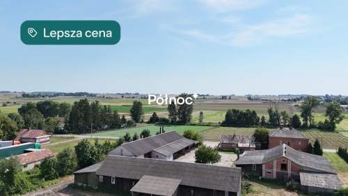 Budynki gospodarcze i dom w Mołożowie