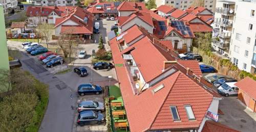 Lokal z witryną w ciągu handlowym z parkingiem