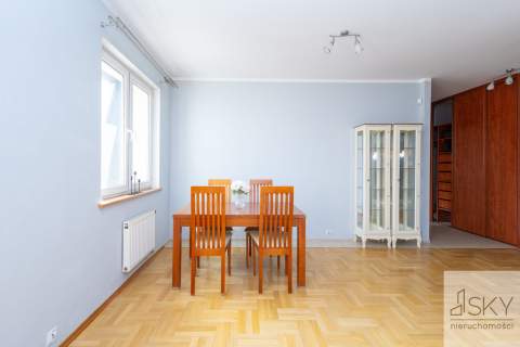 Do odświeżenia/3 pokoje na zamknętm osiedlu/balkon