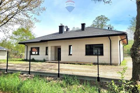 Nowoczesny wolnostojący dom 168m2 w Adamowiźnie