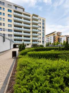 2 pok. na Skoroszach -duży balkon -południe -garaż