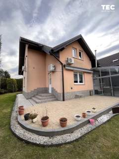 Dom 220 m Garaż 2-stan. Działka 18 ar l