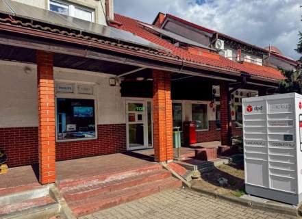 Lokal z witryną w ciągu handlowym z parkingiem