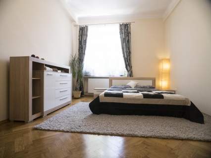 Kraków Stare Miasto ul Długa 82, 3 pok, 2 balkony, garderoba
