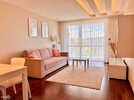 Dwa pokoje z pięknym widokiem w apartamentowcu