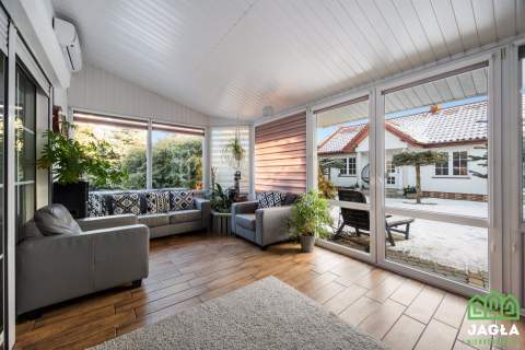 150 m2 Dom z Ogrodem Zimowym i 70 m2 Budynek Gosp.