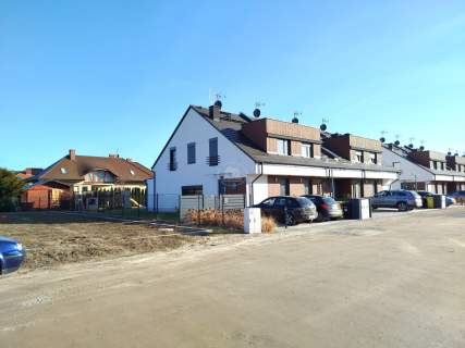 Dom w zabudowie szeregowej Spokojne osiedle