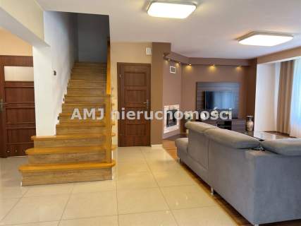 Przestronny dom z ogrodem i garażem w Michałowie