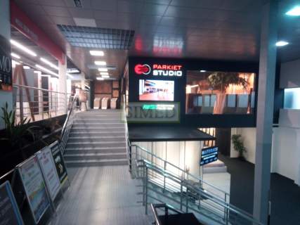 Usługi handel wyposażenie wnętrz,parking,ochrona