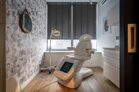 Cesja Kliniki, Gabinety, Duże Witryny, W Centrum