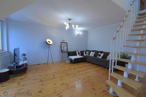 Dwupoziomowy Apartament w Zielonej Okolicy 