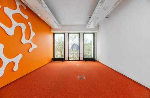 Włochy lokal biurowy 2045,90m2 do wynajęcia