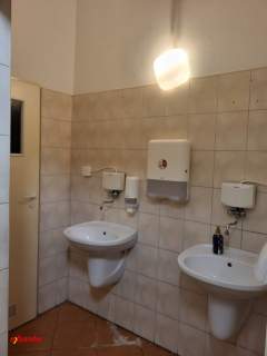 Dwa pietra w kamienicy 19 pokoi 495 m2