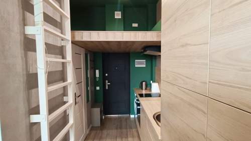 Studio z antresolą w kamienicy   Legionów 75