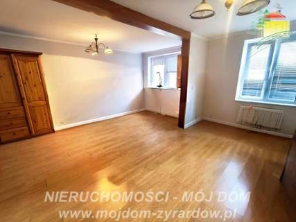 Przestronny dom z funkcją domu dwurodzinnego.
