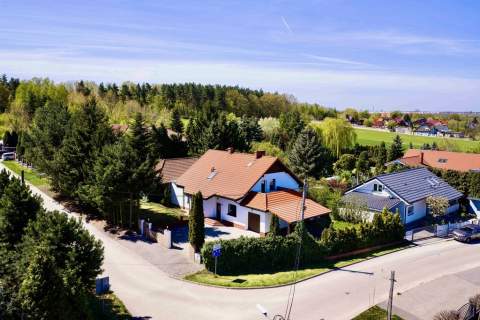 Przestronny dom z ogrodem i strefą relaksu