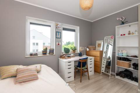 Piękne, zadbane z widokiem na zieleń i balkonem