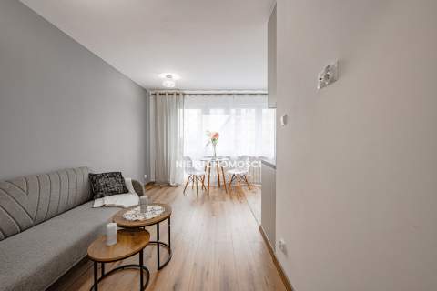 Dolinki, 2 pokoje po remoncie, 35 mkw, balkon