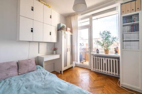 Centrum 2 pok. w rozkładzie balkon osobna kuchnia parking