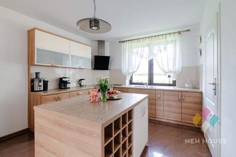 Dom na wzniesieniu z tarasem, działka 5882 m2