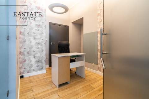 Cesja Kliniki, Gabinety, Duże Witryny, W Centrum