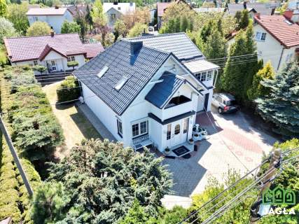 150 m2 Dom z Ogrodem Zimowym i 70 m2 Budynek Gosp.
