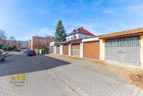 Bronowice, garaż wolnostojący