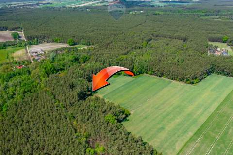 Budowlana 2300 m ze stawem i zielenią