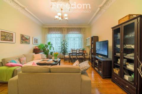Piękne zabytkowe mieszkanie w centrum