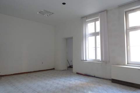 70m2 - PIERWSZE PIĘTRO - Ładna kamienica 