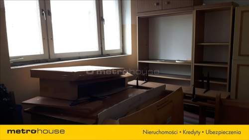 Obiekt wielofunkcyjny 1050 m2,działka 800 m2 Ursus