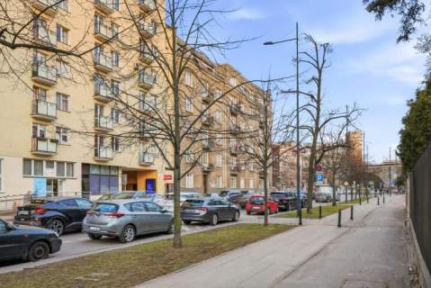 CENTRUM kawalerka z parkingiem i piwnicą