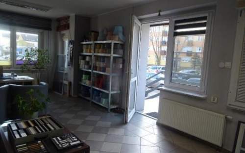 Budynek handlowo - usługowy z częścią mieszkalną w centrum Słup