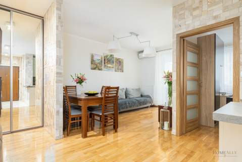 2 pok. na Skoroszach -duży balkon -południe -garaż
