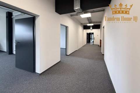 Na wynajem biuro 160,6 m2 z częściami wspólnymi, Włochy, Jer