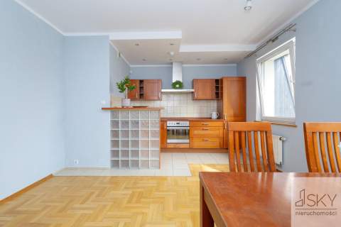 Do odświeżenia/3 pokoje na zamknętm osiedlu/balkon