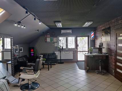 Budynek handlowo-gastronomiczny w centrum Pilawy