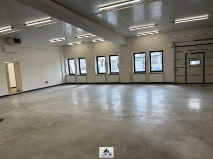 Magazyn z rampą i biurem parking
