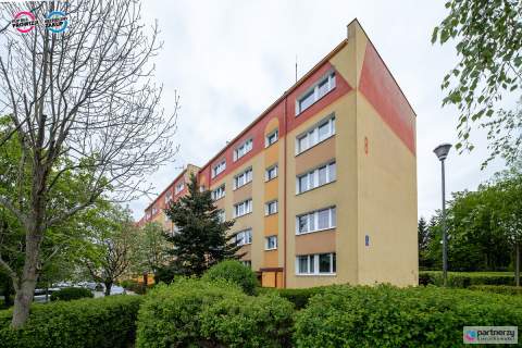 1 piętro 3 pokoje z loggią i widokiem na zieleń