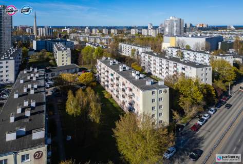 Pierwsze Piętro Potencjalne 3 Pokoje z Balkonem