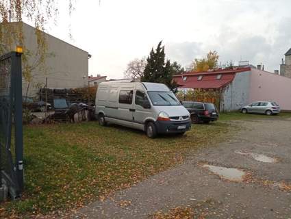 Krochmalna 31, Dziesiąta, MP na ogrodzonym terenie