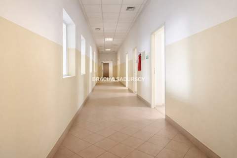 Pomieszczenia magazynowo - biurowe 325m2, Balice